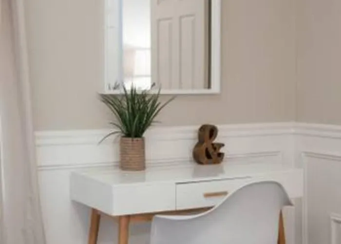 3br Cozy, Great Location & Pet-friendly- Stylish Dunning