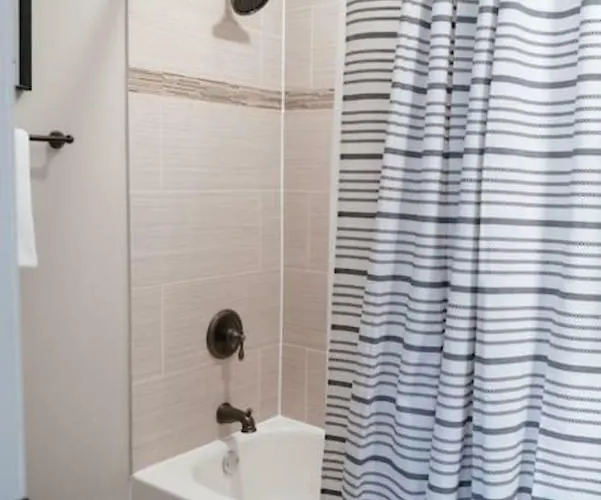 3br Cozy, Great Location & Pet-friendly- Stylish * Dunning