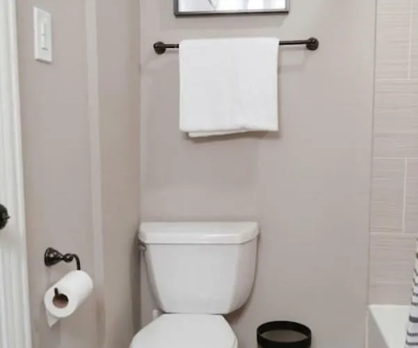 3br Cozy, Great Location & Pet-friendly- Stylish * Dunning